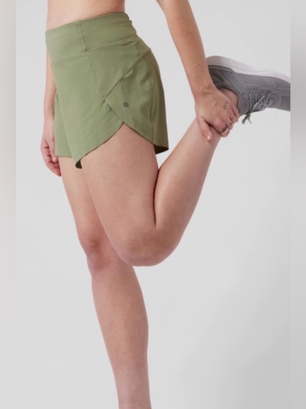 Athleta Run With It 4.5” Shorts Medium Sage Green